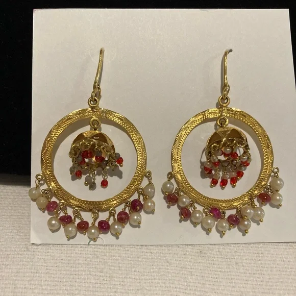 Earrings. Beautiful. Pre Owned. Gold Tone. - Picture 3 of 15